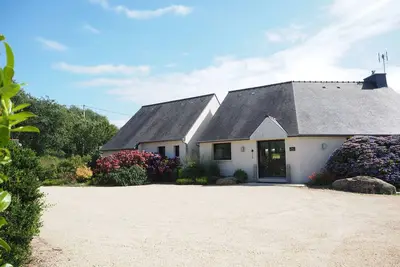 Image de Villa à la décoration soignée, proche plages, Côte de Granit rose