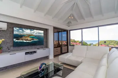 Image de 4 Bdrm Villa w Sparkling Ocean Views