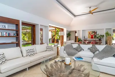 Image de Beachfront 7 Bdrm Luxury Villa