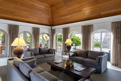 Magnificent 4 Bdrm Beach House w Pool