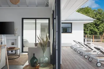 Spacious 3 Bdrm Modern Villa w Pool