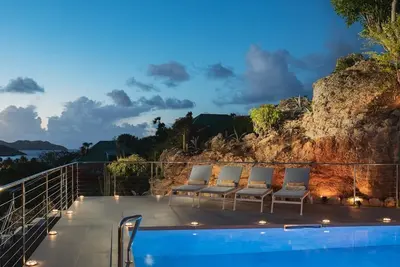 Elegant 3 Bdrm Villa w Heated Pool
