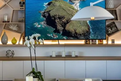 Image de Impressive 6 Bdrm Villa w Spectacular Views