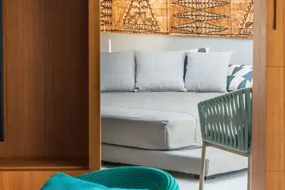 Image de Recently Renovated Contemporary 3 Bdrm Villa w Pool