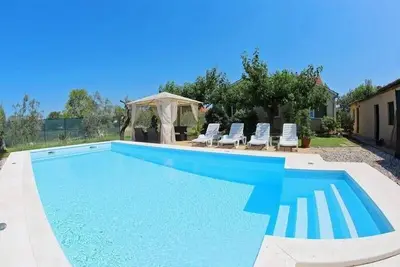 Image de Maison de vacances Sukošan pour 5 personnes avec 2 chambres à coucher - Maison de vacances