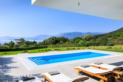 Varko - Apollo - Deux Chambres Villa, Couchages 4