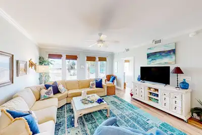 Image de Sunny nautical condo with on-site hot tub, pool, & gym - internet, W/D, & Ac