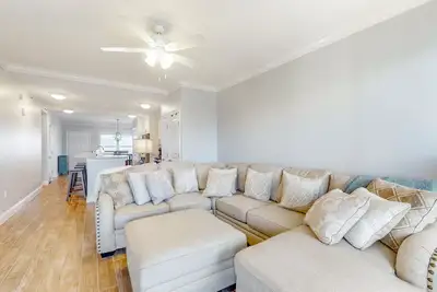 Image de Charming stay near the sea with balcony, open layout, smart TVs, & W/D
