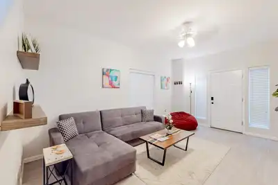 2-story home near downtown with outdoor pool, private patio, streaming, W/D, Ac