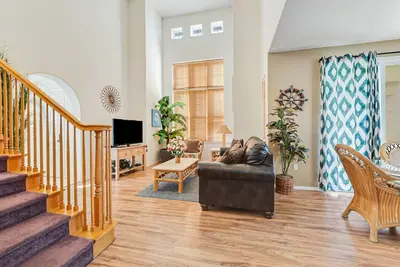 Image de Two-story condo with 2 lanais, pools, hot tubs, tennis & gym - near beach/golf