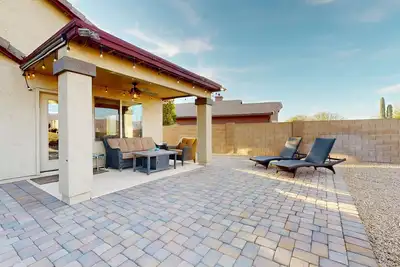 Image de Desert escape with gorgeous mountain view, pool, spa & expansive patio