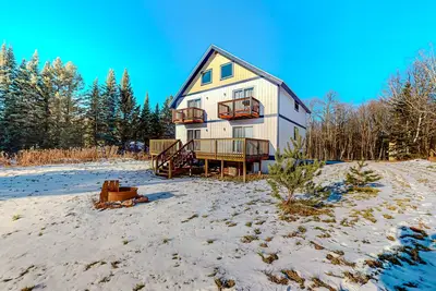Image de Lovely mountain retreat with fireplace, sauna, fire pit, & deck - near skiing
