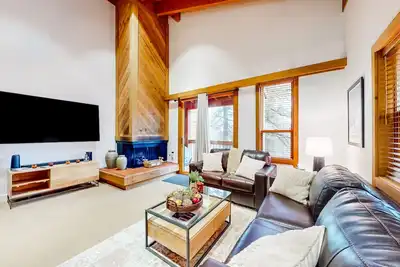 Image de Peaceful mountain retreat with pool, hot tub, & deck views - near skiing & golf
