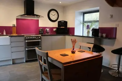 Image de Two bedroom barn conversion in Thornbury. \n\n