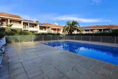 Image de Nid spacieux avec terrasse et piscine commune