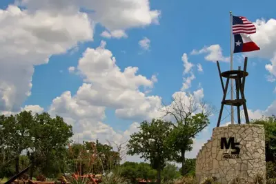 Image de 60-Acre Rustic Elegance - Perfect for Corporate Retreats or Family Gatherings
