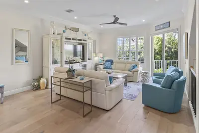 Image de Reel Paradise 1 block from beach heated pool townhouse on canal