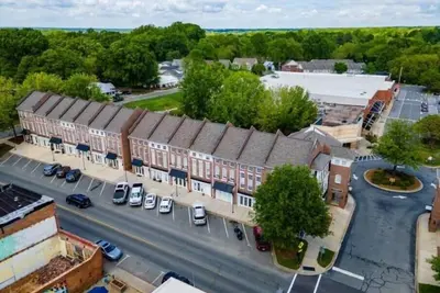 Image de 3 Bd stylish condo w Arcade + 2 balconies!