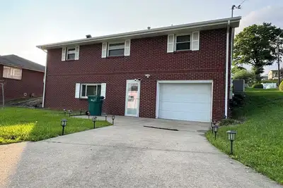 Image de Bridgeport House. Close to Uhc, Fbi, The Bridge Sport Complex, Conference Center