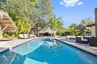 Image de Resort Style Oasis w/ Pool for Groups & Retreats in Tampa's Coolest Neighborhood