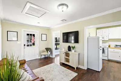 Image de La Casita Blanca - Blocks away from downtown Seguin!