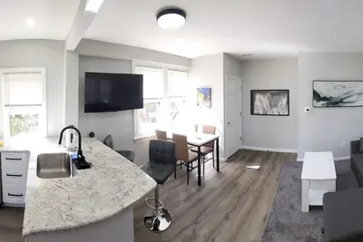 Image de Premium 2 Br House w\/Office\n15 Min to Center City\nSurrounded by Hospitals