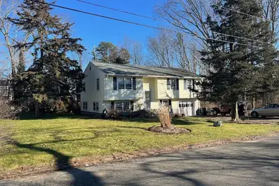 Image de Spacious 4 Br Home, Steps to Lagoon, Minutes to Downtown Oak Bluffs and Beaches!