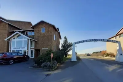 Image de Cozy beach front condo. Walking distance to the beach, shopping and restaurants