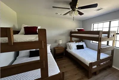Image de The Ranch- a full house ready to retreat! Large family or groups welcome!