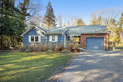 Image de Cozy two-bedroom cottage in Long Island's bucolic Brookhaven Hamlet