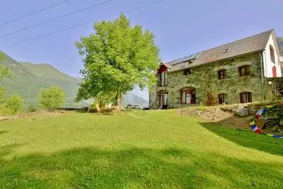Image de Maison de charme à Luz St Sauveur dans un cadre idyllique.