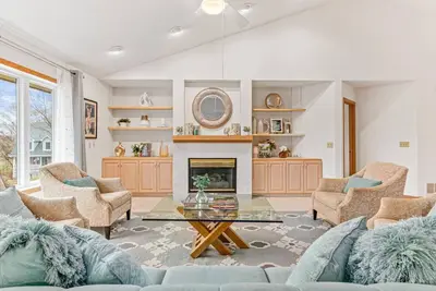 Image de Minnesota Oak Ridge Estate: Burnsville and Apple Valley near Mall of America