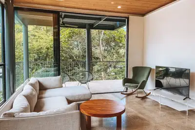 Image de Comfortable Three-Bedroom Home Near the Beach