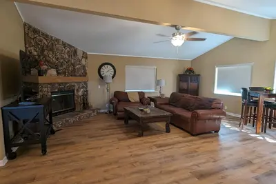 Image de R&R Retreat is the perfect desert stay! Central location with lots of room!