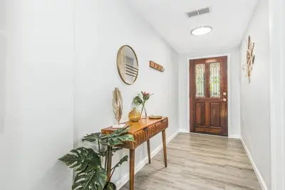 Image de Vibrant Gated Retreat Mins from The Heights & Downtown