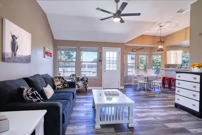 Image de Hip, Spacious Hutto Home 4/2, 3 Mins to Kalahari, Hutto Co-Op, and Dell Diamond