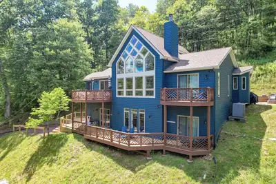 Image de New: Stunning! Rnovated mountain lake house in central Dcl!