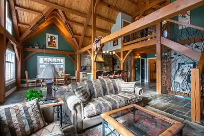 Image de Rustic Cultus Lake Cabin House w/ Bbq, Ping Pong Table & Gym Equipment
