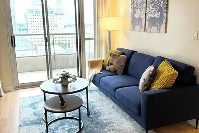 Image de Spacious 3 bedroom 2 bathroom condo in the heart of Mississauga w/ parking!