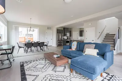 Image de Cool Hillsboro 4br, by Blueground