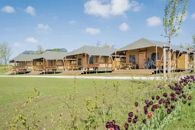 Image de Lodge de luxe près d'une plage de baignade
