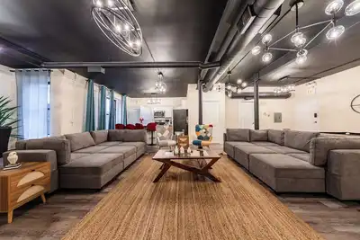 Image de McCormick Place with 5 beds/Pool table/Optional Parking/Sleeps 10