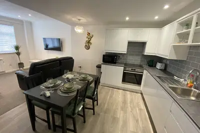 Image de Modern 2 bedroom apartment with car parking