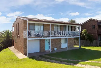 Image de 39 Scenic Drive - directly across from the beach!