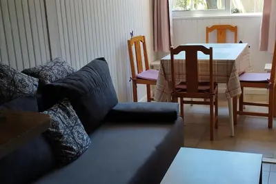 Image de A 150 m de la plage, dans la pinède, charmant appartement, idéal pour 4 pers