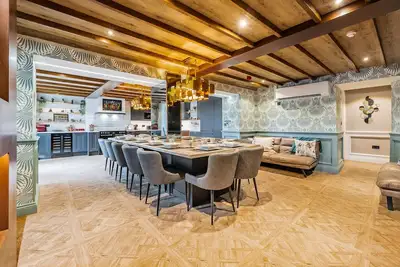 Image de 6* Luxury Private Beach Manor House with full heated swimming pool, gym & spa