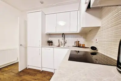 Image de Every Comfort, New Luxury Renovation, Perfect Location, Live like a local
