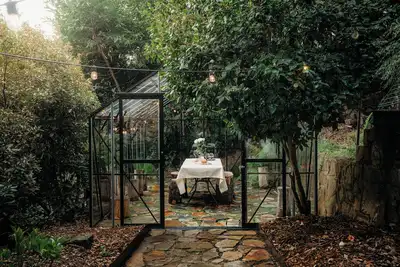 Image de Luxury Treetop Escape with a Garden glasshouse