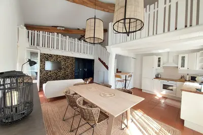Image de Gîte de charme, 2 à 4 personnes, dans parc avec piscine