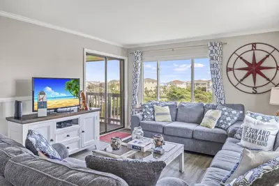 Image de Point Emerald B-305, Almost Oceanfront Condo in Emerald Isle, Nc!